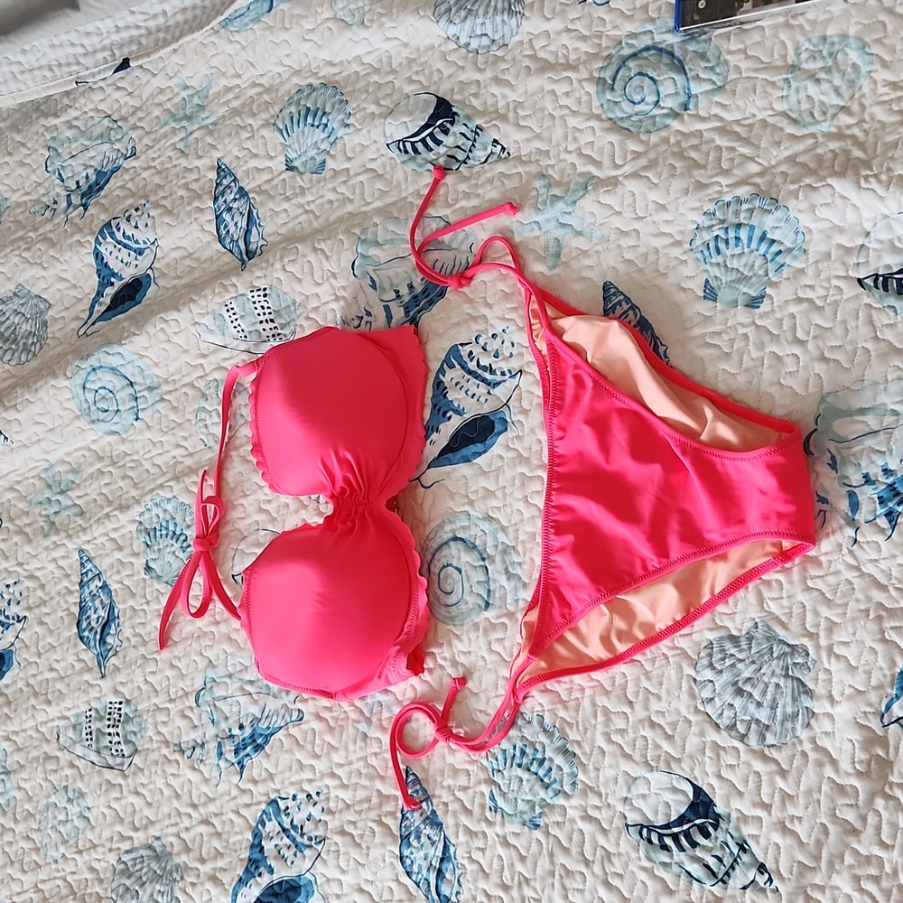 Victoria's Secret bikini. Size 34 D Large bottoms